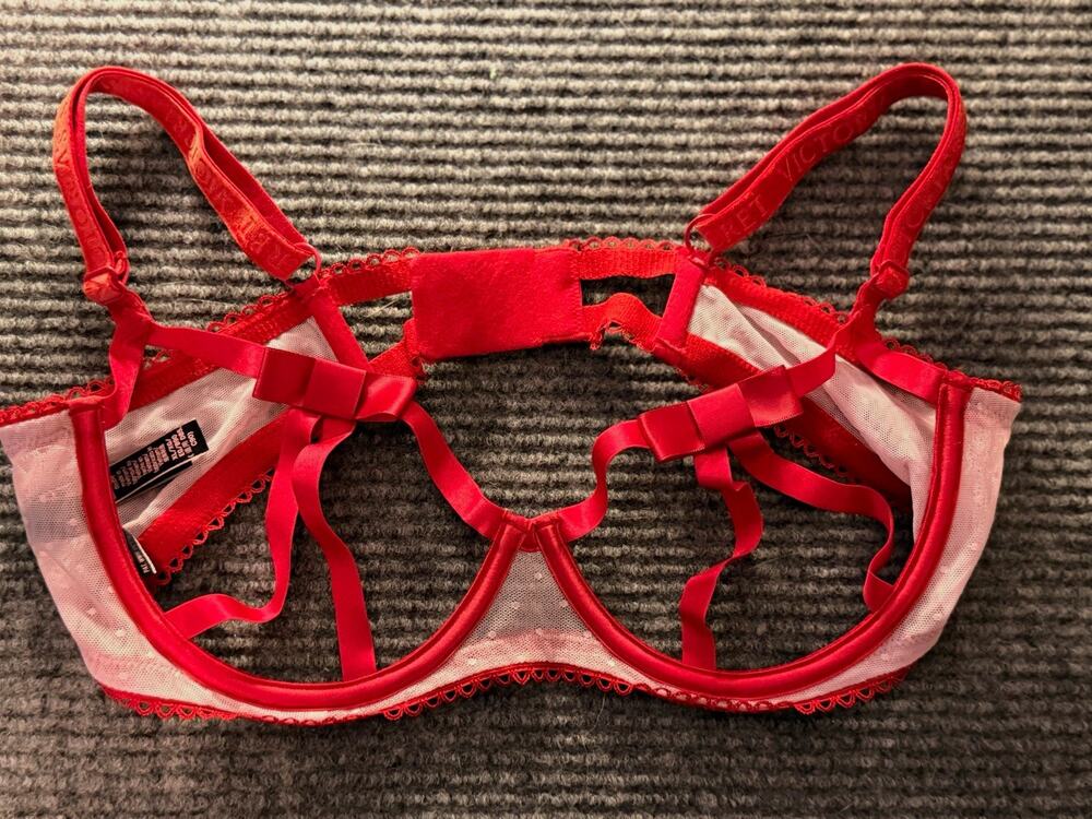Victoria's Secret Red Strappy Lace Bra XL Sheer Mesh Bow Detail Sexy Y2K